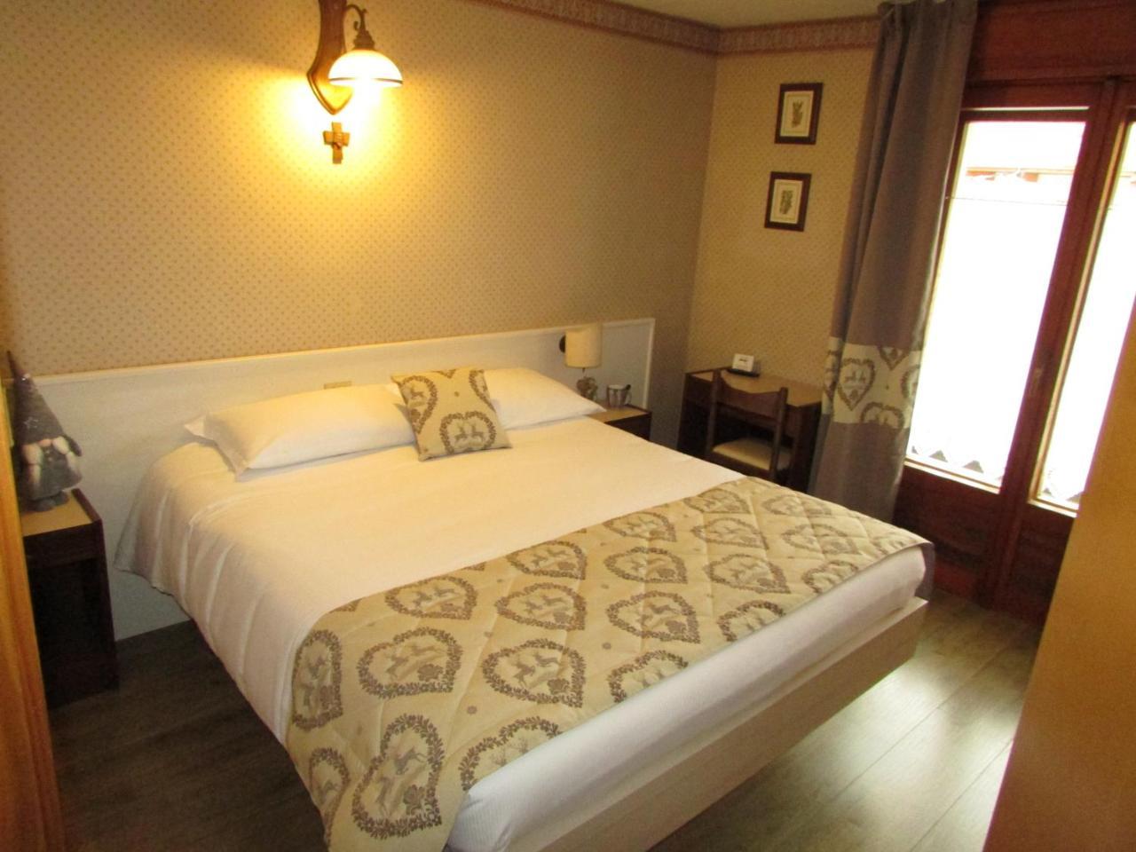 Hotel Meublè Meridiana Valtournenche Bagian luar foto