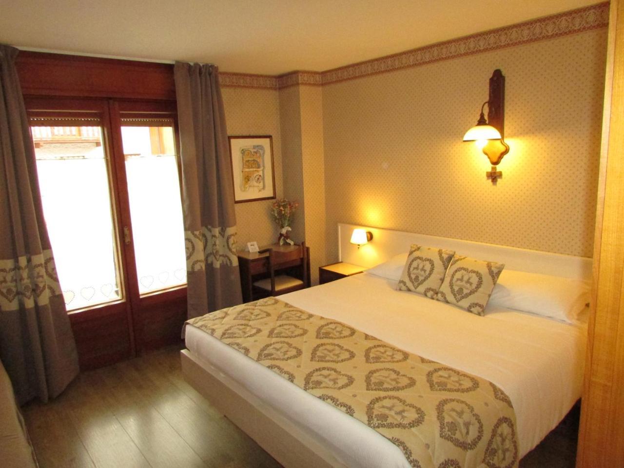 Hotel Meublè Meridiana Valtournenche Bagian luar foto