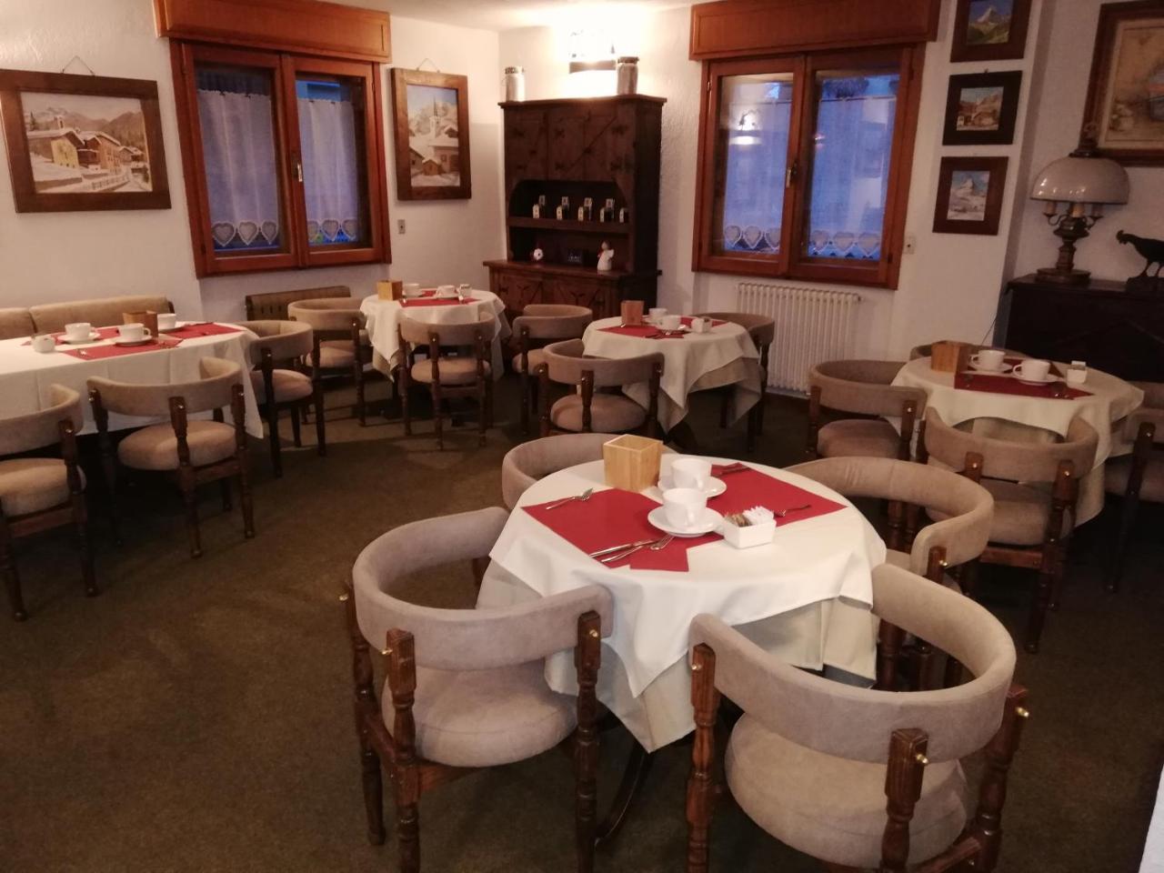 Hotel Meublè Meridiana Valtournenche Bagian luar foto