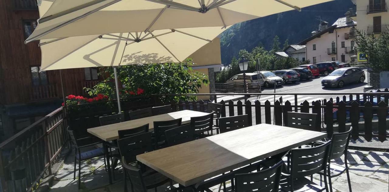 Hotel Meublè Meridiana Valtournenche Bagian luar foto